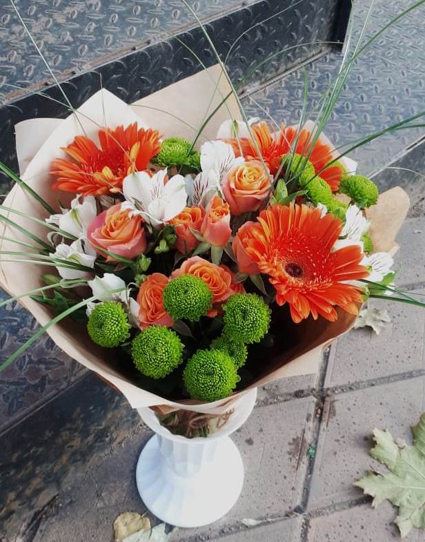 Букет цветов из: Герберы, Хризантемы, Альстромерии и Розы в Александровской Кадардино-Балкарской Республики