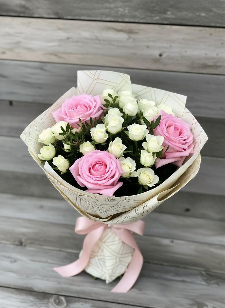 Букет цветов из: Розы в Александровской Кадардино-Балкарской Республики