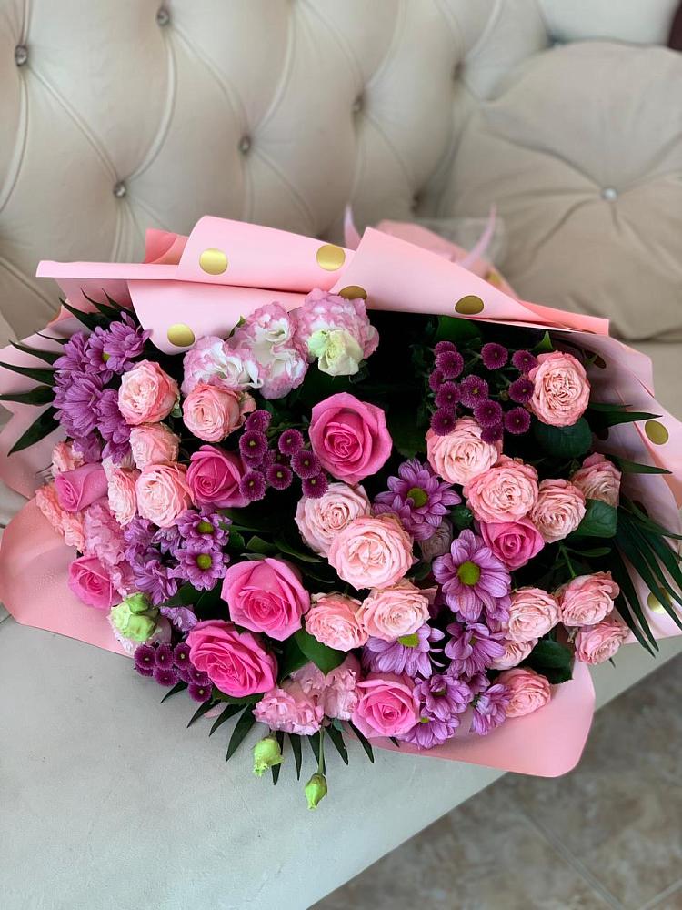 Букет цветов из: Хризантемы, Розы и Лизиантусы в Александровской Кадардино-Балкарской Республики