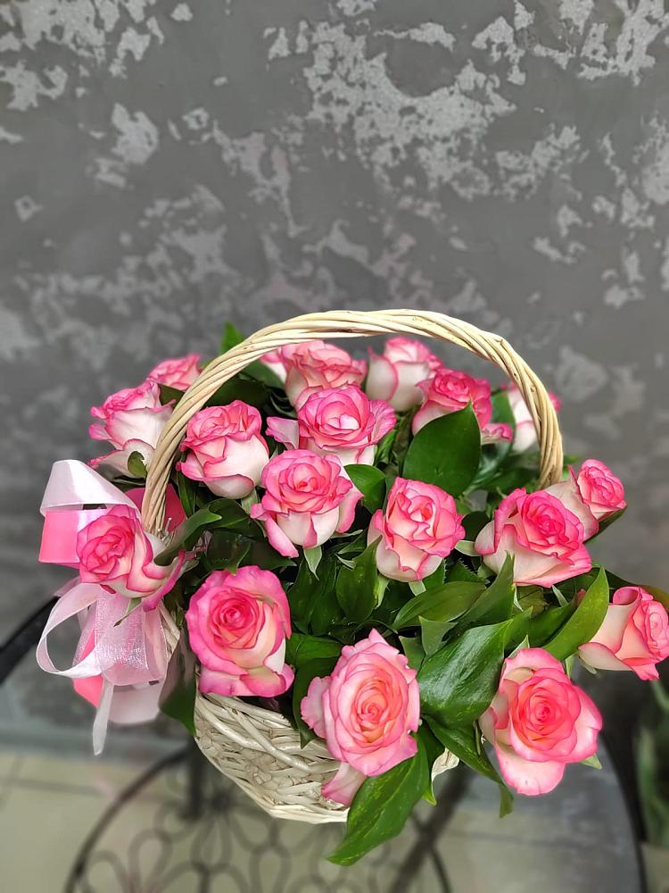 Цветочная композиция из Розы в корзине в Александровской Кадардино-Балкарской Республики
