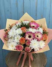 Букет цветов из:  Розы, Герберы и Хризантемы в Александровской Кадардино-Балкарской Республики