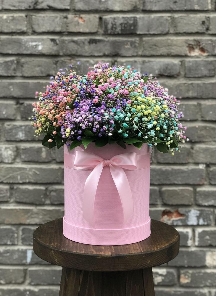 Цветочная композиция из Гипсофила и Розы в шляпной коробке в Александровской Кадардино-Балкарской Республики
