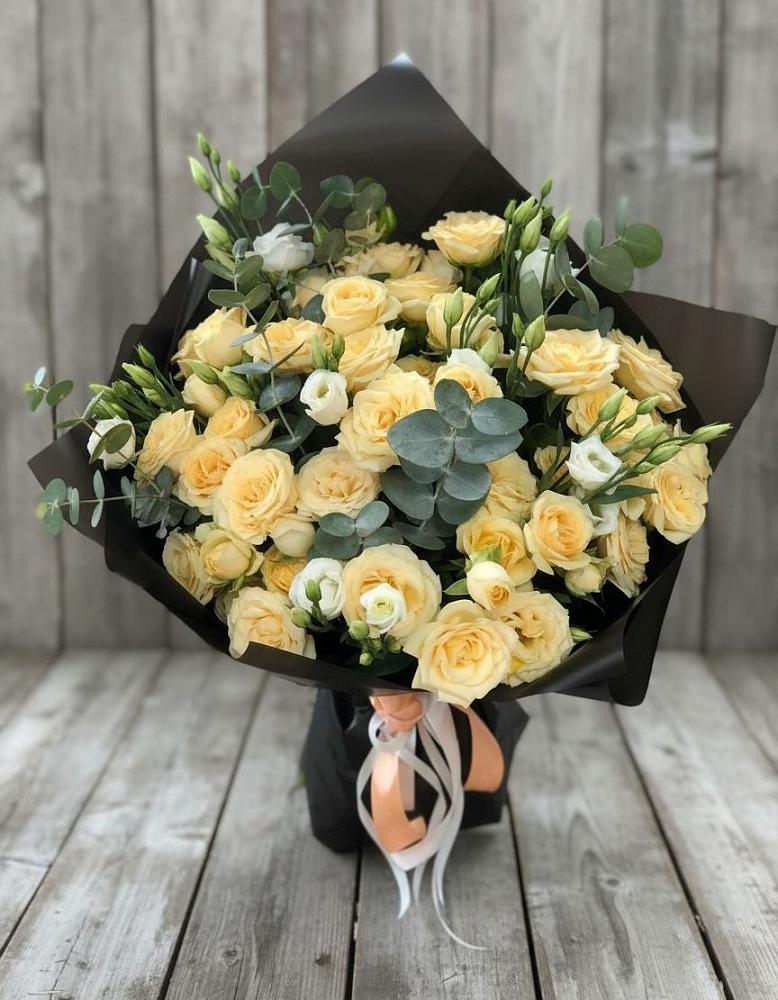 Букет цветов из: Розы и Лизиантусы в Александровской Кадардино-Балкарской Республики