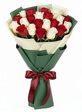 Букет Микс из красных и белых роз в Александровской Кадардино-Балкарской Республики