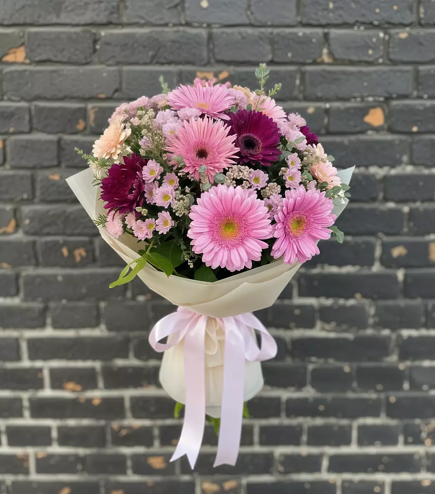 Букет цветов из: Герберы и Хризантемы в Александровской Кадардино-Балкарской Республики