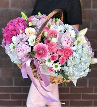 Цветочная композиция из Розы, Хризантемы, Пионы и Лизиантусы в корзине #REPLACE_PRED# Александровской Кадардино-Балкарской Республики
