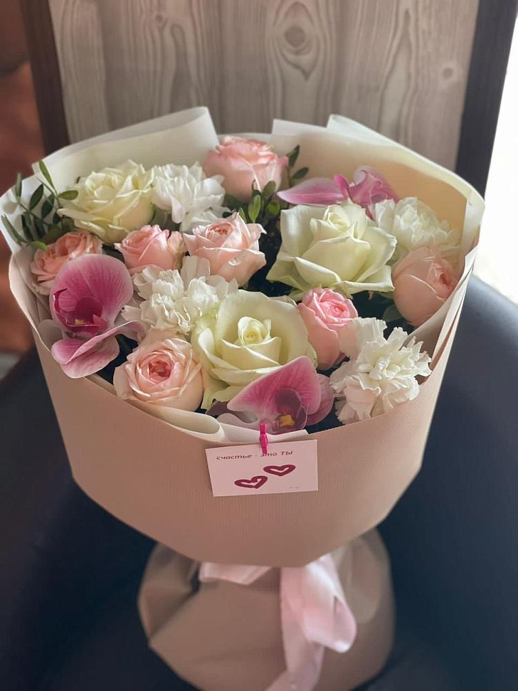 Букет цветов из: Орхидеи, Розы и Гвоздики в Александровской Кадардино-Балкарской Республики