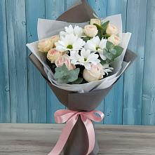 Букет цветов из:  Хризантемы и Розы в Александровской Кадардино-Балкарской Республики