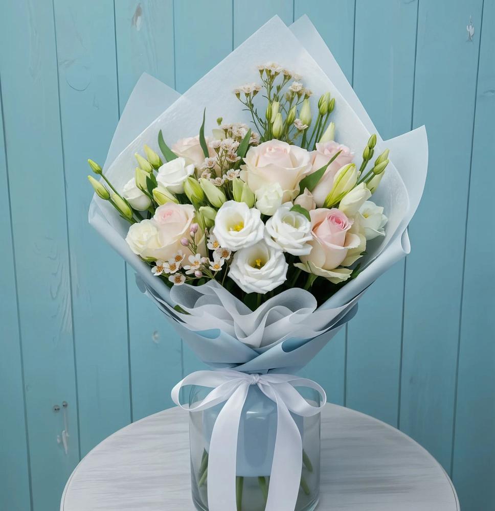 Букет цветов из: Розы и Лизиантусы в Александровской Кадардино-Балкарской Республики