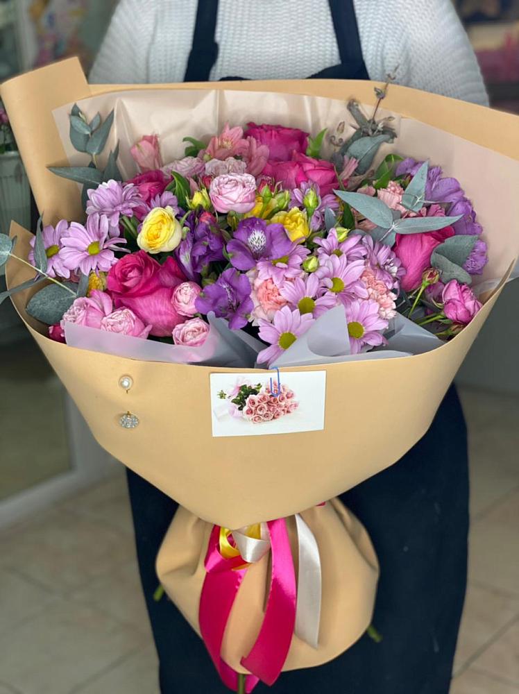 Букет цветов из: Хризантемы, Гвоздики и Альстромерии в Александровской Кадардино-Балкарской Республики