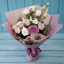 Букет цветов из:  Розы и Лизиантусы в Александровской Кадардино-Балкарской Республики