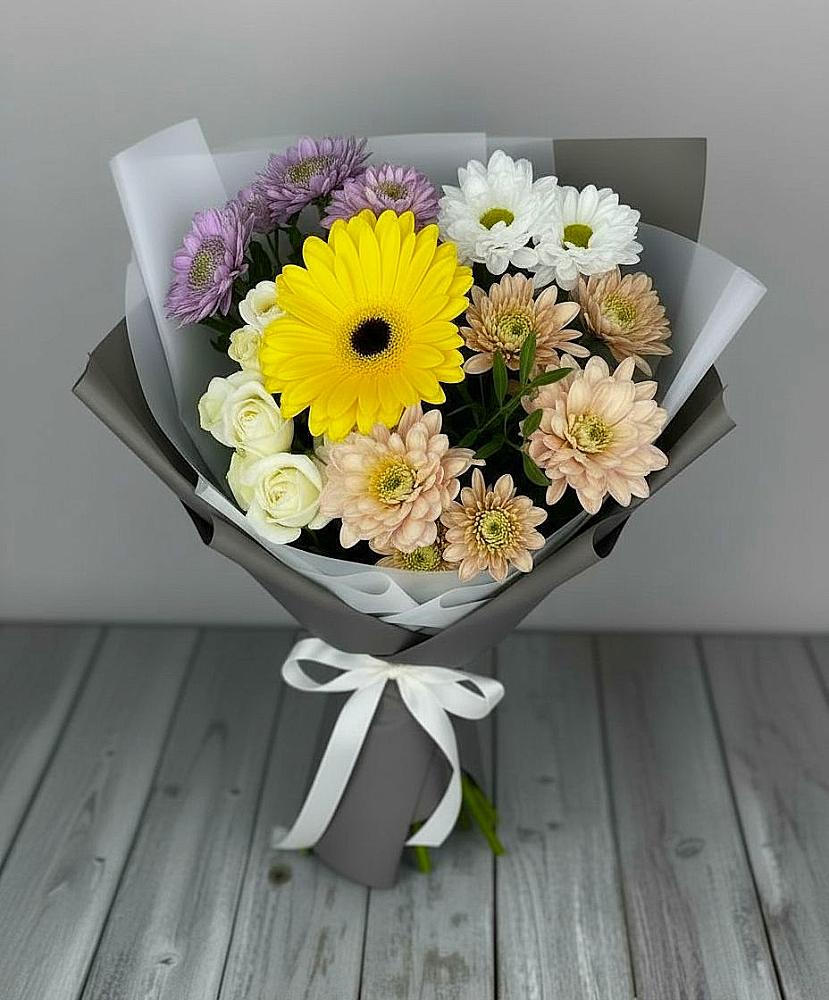 Букет цветов из: Розы, Герберы и Хризантемы в Александровской Кадардино-Балкарской Республики