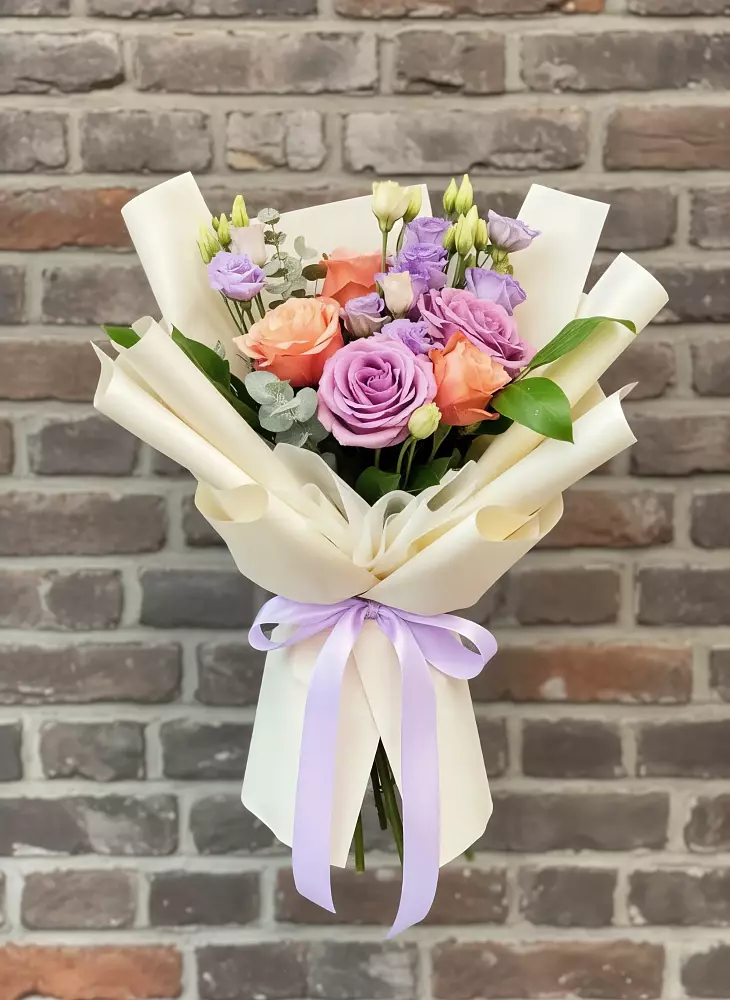 Букет цветочные ноты в Александровской Кадардино-Балкарской Республики Букет цветов из: Лизиантусы и Розы в Александровской Кадардино-Балкарской Республики