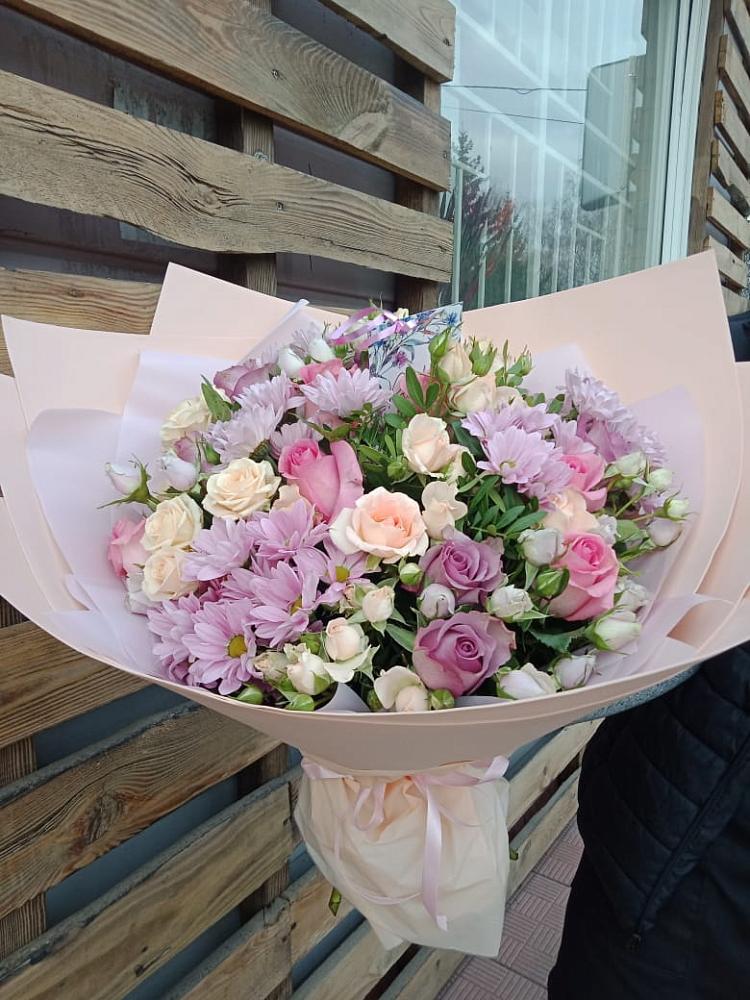 Букет цветов из: Розы и Хризантемы в Александровской Кадардино-Балкарской Республики