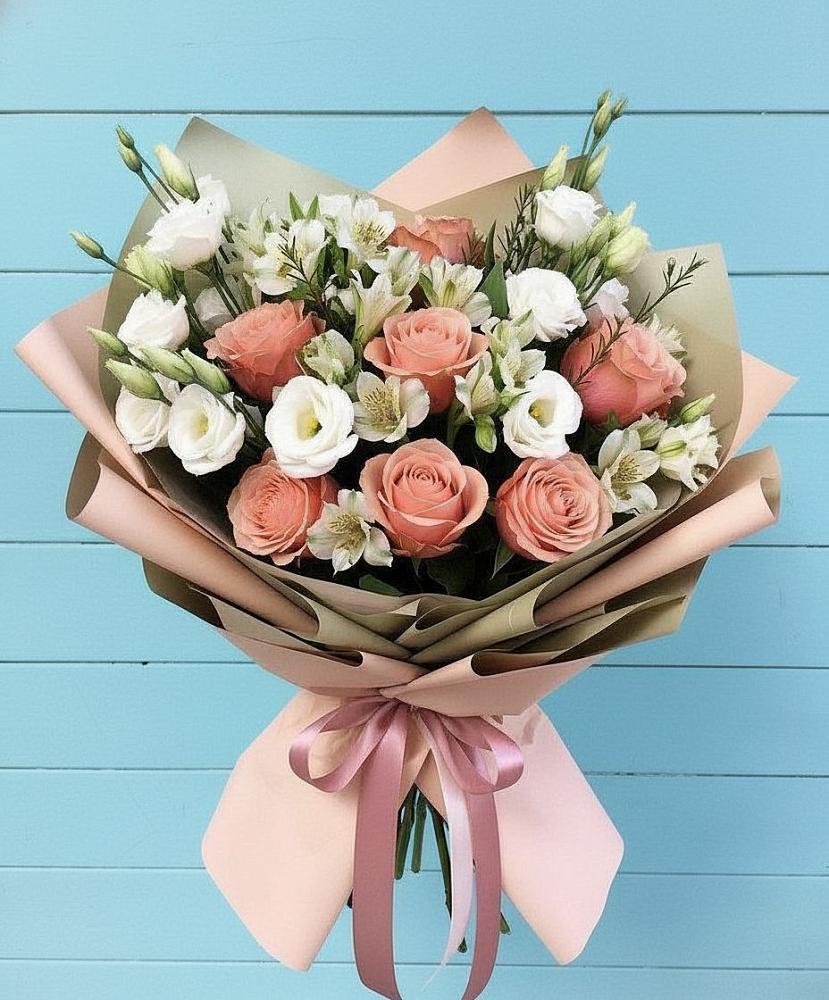 Букет цветов из: Розы, Альстромерии и Лизиантусы в Александровской Кадардино-Балкарской Республики