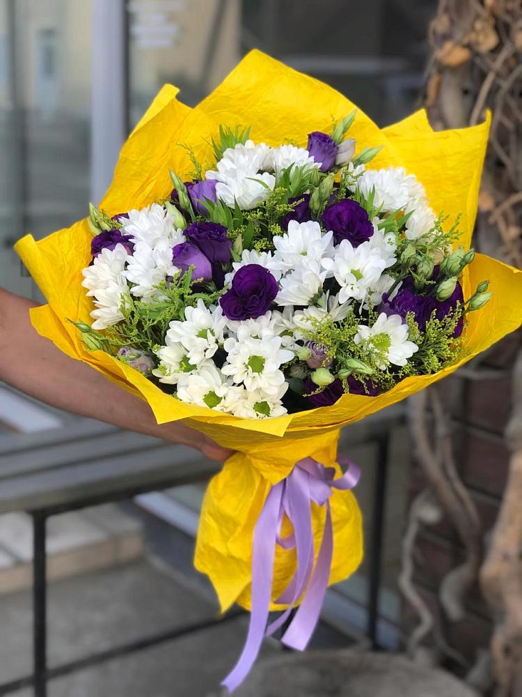 Букет цветов из: Ирисы, Хризантемы и Ромашки в Александровской Кадардино-Балкарской Республики