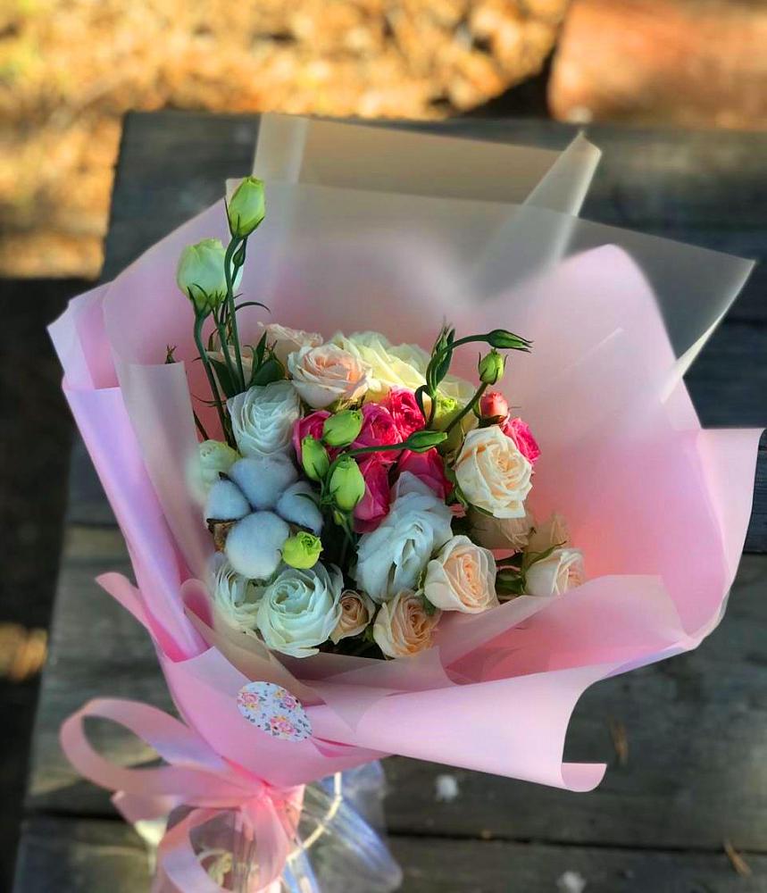 Букет цветов из: Розы и Лизиантусы в Александровской Кадардино-Балкарской Республики