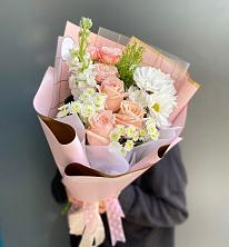 Букет цветов из:  Хризантемы и Розы в Александровской Кадардино-Балкарской Республики