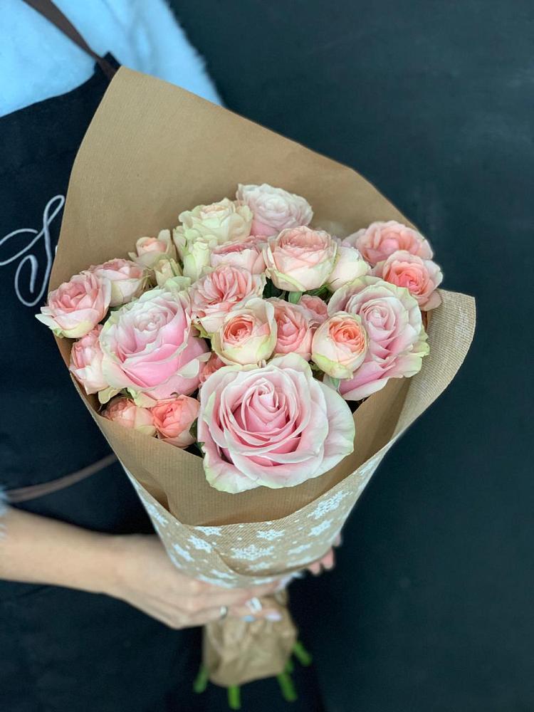 Букет цветов из: Хризантемы и Розы в Александровской Кадардино-Балкарской Республики