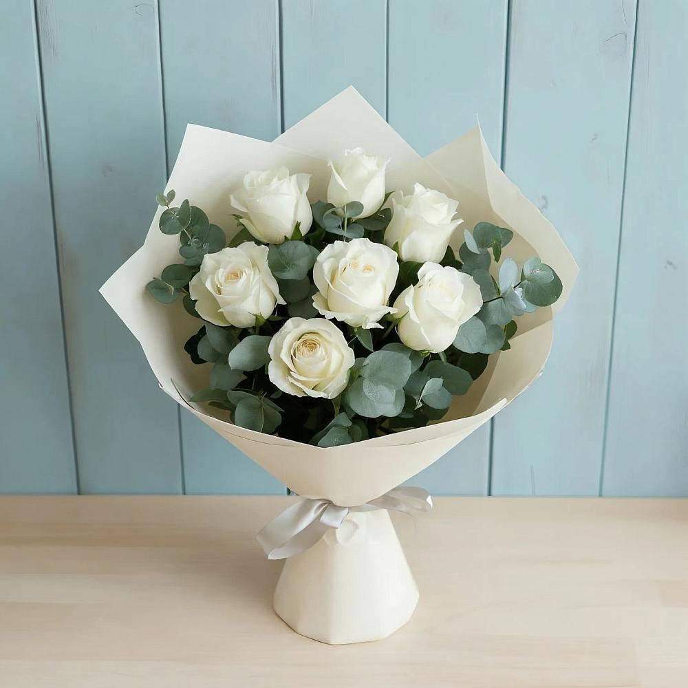 Букет Белые розы в Эвкалипте в Александровской Кадардино-Балкарской Республики