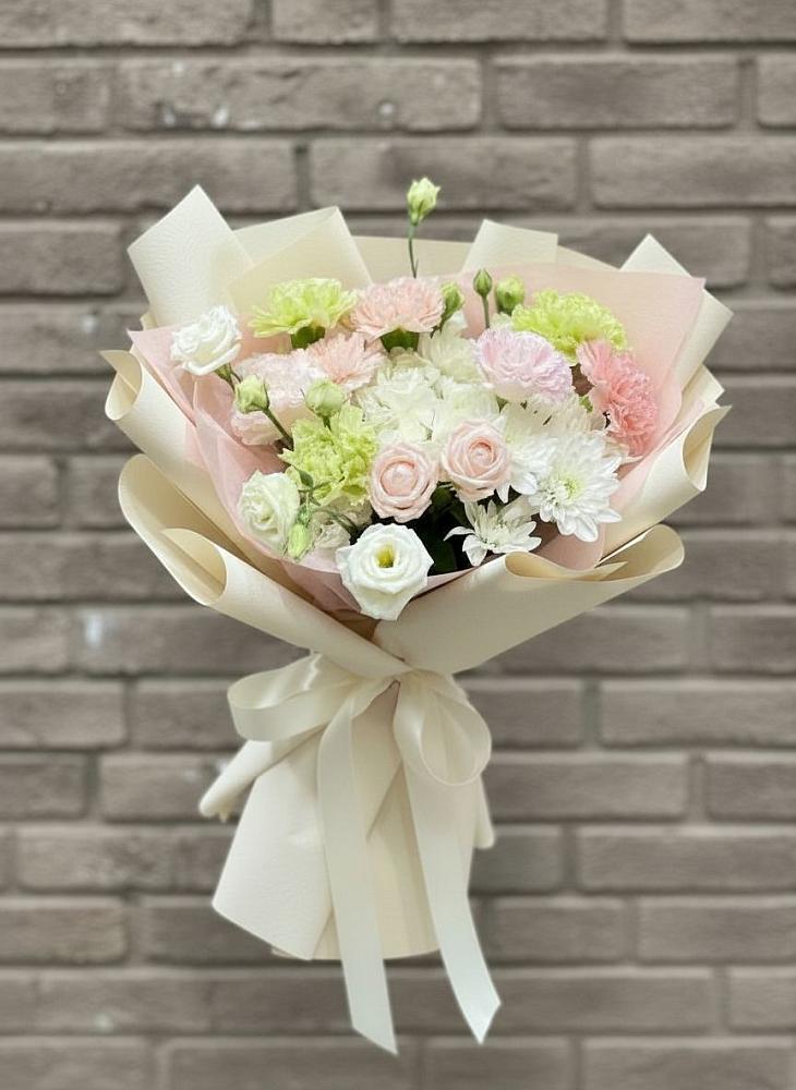 Букет цветов из: Гвоздики, Розы, Лизиантусы и Хризантемы в Александровской Кадардино-Балкарской Республики