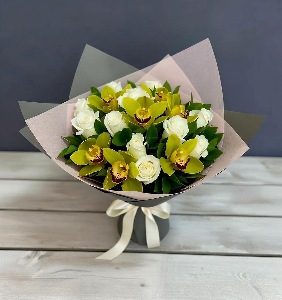 Букет цветов из: Орхидеи и Розы в Александровской Кадардино-Балкарской Республики