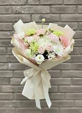Букет цветов из:  Гвоздики, Розы, Лизиантусы и Хризантемы в Александровской Кадардино-Балкарской Республики