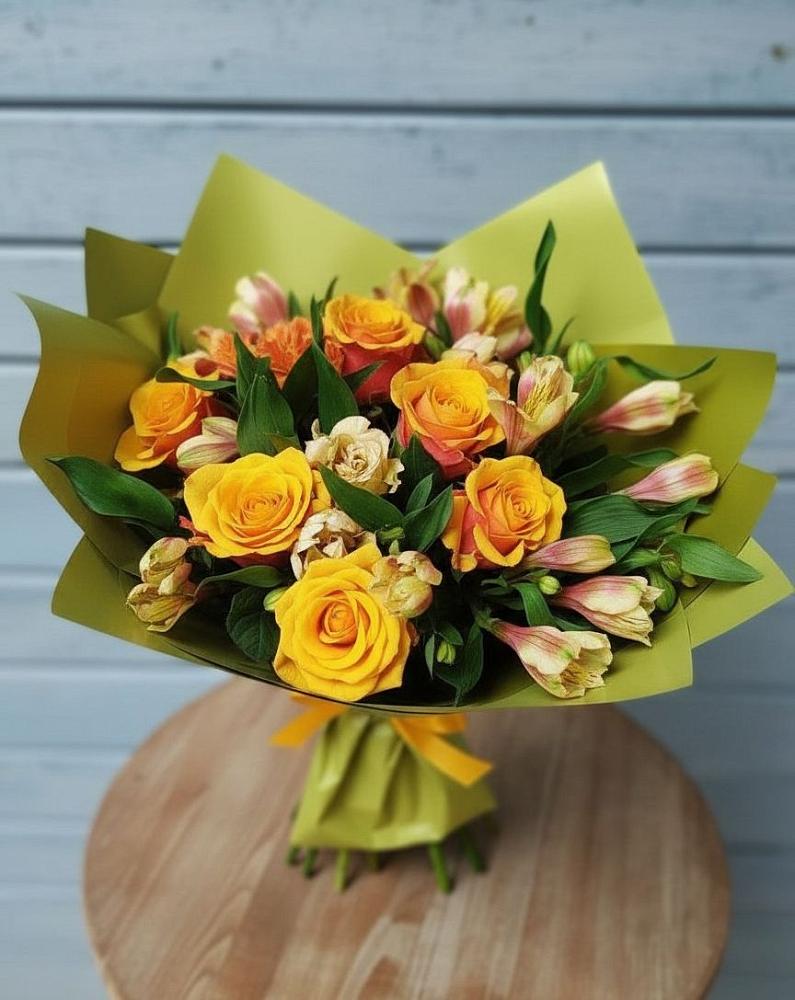 Букет цветов из: Альстромерии и Розы в Александровской Кадардино-Балкарской Республики