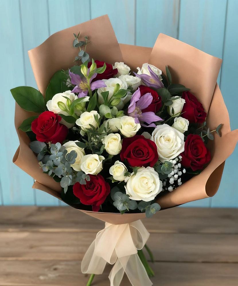 Букет цветов из: Розы и Альстромерии в Александровской Кадардино-Балкарской Республики