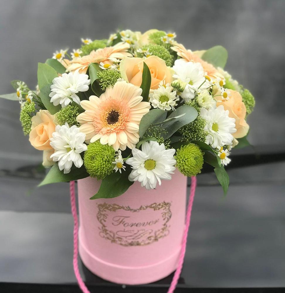 Цветочная композиция из Розы, Герберы и Хризантемы в шляпной коробке в Александровской Кадардино-Балкарской Республики