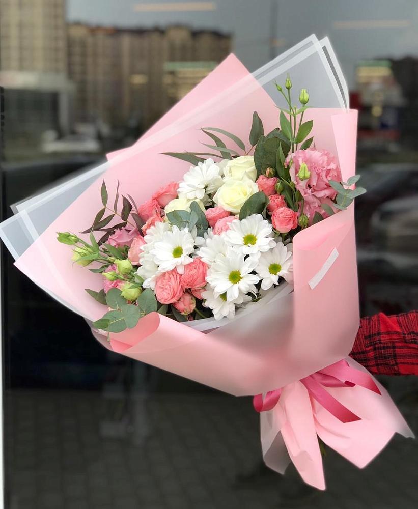 Букет нежный в Александровской Кадардино-Балкарской Республики Букет цветов из: Розы, Лизиантусы и Хризантемы в Александровской Кадардино-Балкарской Республики